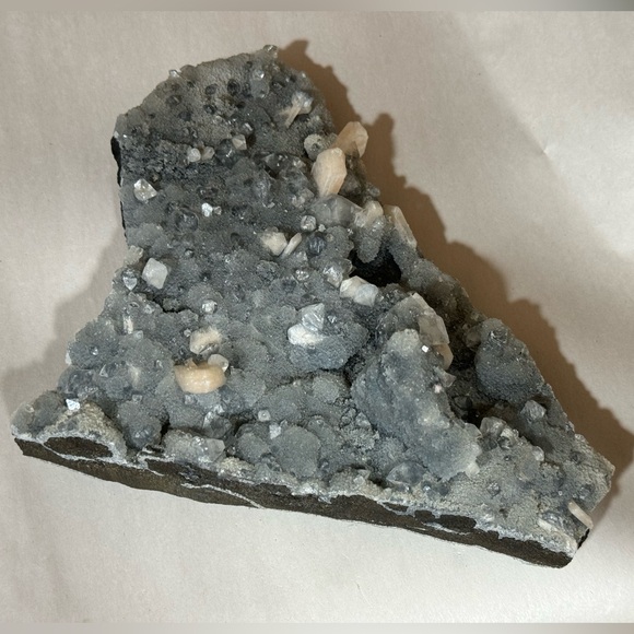 Chalcedony with Apophyllite and Stilbite - Picture 4 of 5